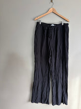 Load image into Gallery viewer, Glassons Black Crinkle Pant (16)
