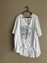 Load image into Gallery viewer, Betty Basics Graphic Tee (14/16/18) BNWT
