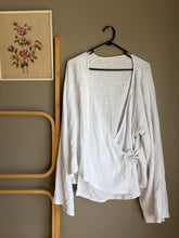 Load image into Gallery viewer, Ziggy Lou Wrap Top (XL 18-20)

