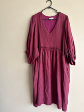Load image into Gallery viewer, Waiapu Road Midi Dress (XL)

