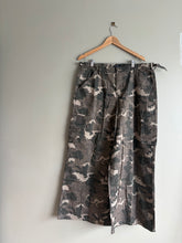 Load image into Gallery viewer, Boohoo Camo Pant (16)
