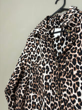 Load image into Gallery viewer, H &amp; M Cotton Leopard Shirt (M)
