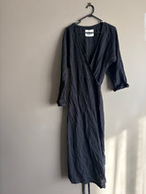 Load image into Gallery viewer, Candy Mountain Black Linen Wrap Dress (M)
