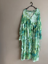 Load image into Gallery viewer, H &amp; M Green Floral Dress (XL 14-18)

