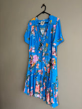 Load image into Gallery viewer, Jaase Blue Floral Mini (XS)
