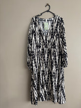 Load image into Gallery viewer, H &amp; M Black Geo Dress (L)
