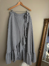 Load image into Gallery viewer, Friday Flamingo Gingham Skirt (04)
