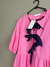 Load image into Gallery viewer, Heidi Frank Navy/Pink Bow Dress (10)
