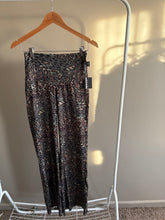 Load image into Gallery viewer, Exotica Athletica Leopard Flares (L)
