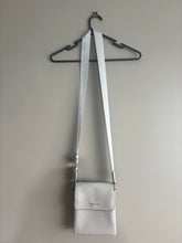 Load image into Gallery viewer, Pronta Moda Handbag

