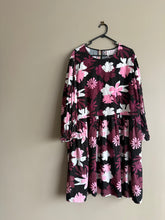Load image into Gallery viewer, Elm Long Sleeve Floral Dress (18-20)
