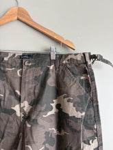 Load image into Gallery viewer, Boohoo Camo Pant (16)
