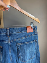 Load image into Gallery viewer, Anine Bing Jeans (32)
