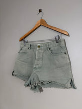 Load image into Gallery viewer, Amuse Society Kakhi Shorts (30)
