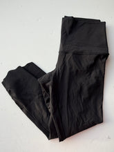 Load image into Gallery viewer, Lululemon 7/8 Black Legging (NZ12)
