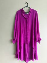 Load image into Gallery viewer, Pretty Basics Magenta Blouse (22-24)
