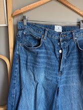 Load image into Gallery viewer, Anine Bing Jeans (32)

