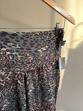 Load image into Gallery viewer, Exotica Athletica Leopard Flares (L)
