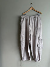 Load image into Gallery viewer, ASOS Beige Cargo (18-20)
