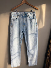 Load image into Gallery viewer, Kusabi Denim Jeans (30/10)
