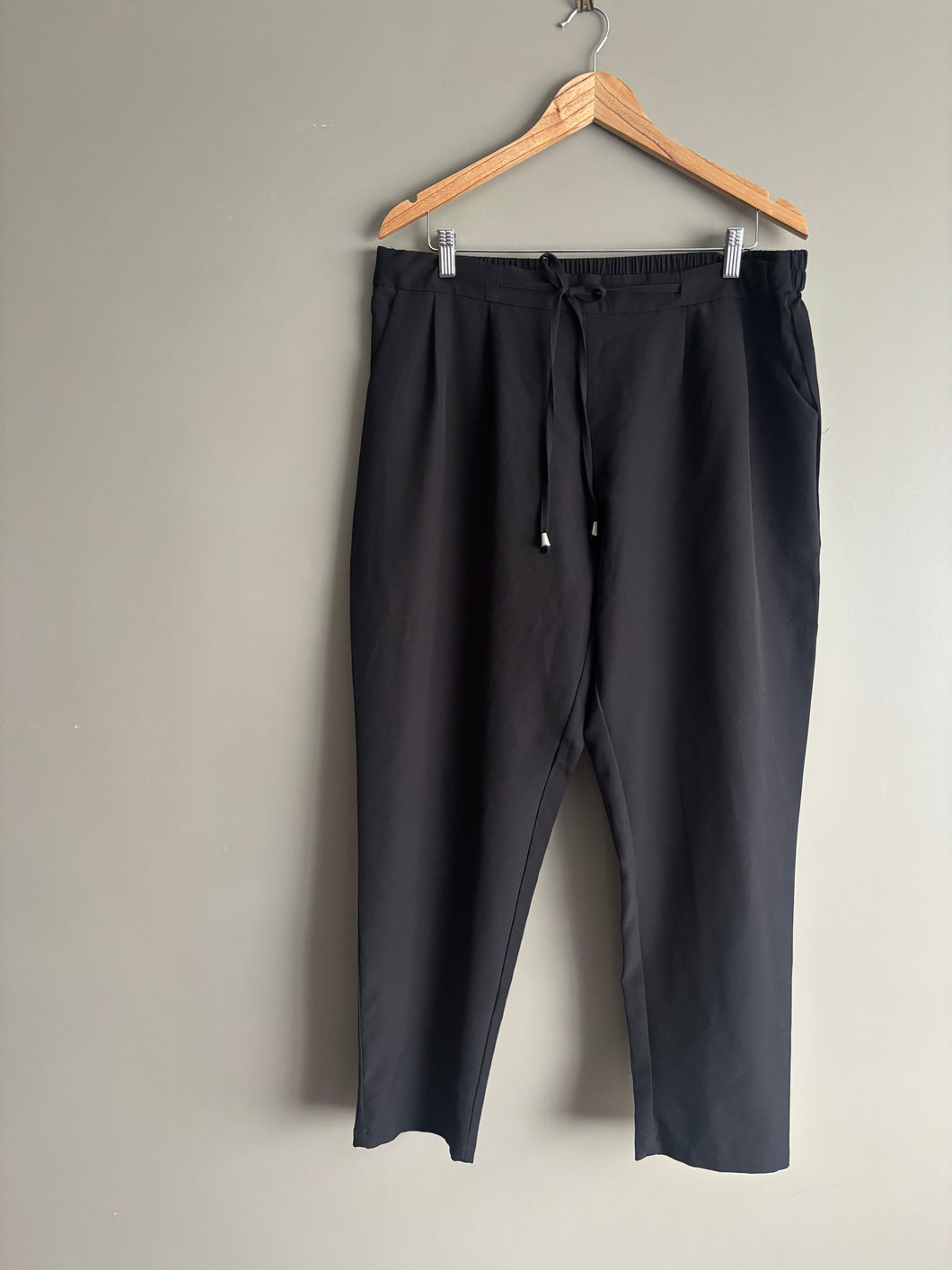 Friday Flamingo Black Pant (02/16)