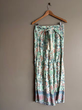 Load image into Gallery viewer, Vine Apparel Paisley Wide Leg Pant (10-12)
