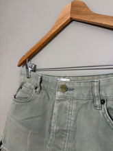 Load image into Gallery viewer, Amuse Society Kakhi Shorts (30)
