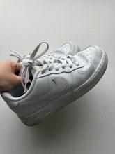 Load image into Gallery viewer, White AF1 Nike (US 7 UK 6 EUR 40 25CM)
