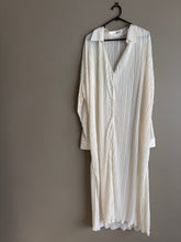 Load image into Gallery viewer, Showpo Dress/Kimono (18-22)

