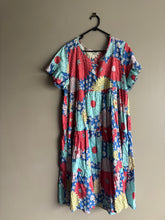Load image into Gallery viewer, Adrift Floral Dress (L/14)
