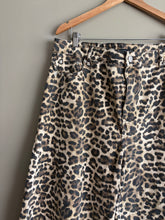 Load image into Gallery viewer, Decjuba Barrel Leopard Jeans (18)
