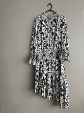 Load image into Gallery viewer, Harlen Leopard Ruffle Dress (14-16)
