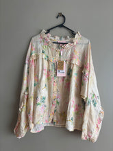Load image into Gallery viewer, Augustine Floral Blouse BNWT (XS/8-12)
