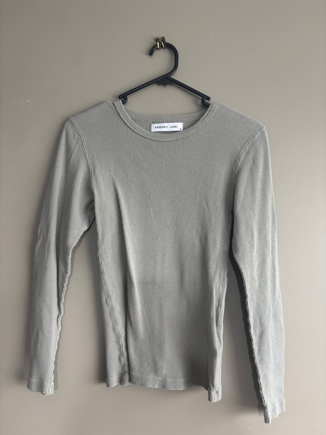 Assembly Label Sage Ribbed L/S (S)