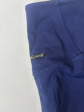 Load image into Gallery viewer, Lorna Jane Navy 7/8 Legging (M)

