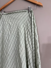 Load image into Gallery viewer, Diish Wrap Skirt (8-10)
